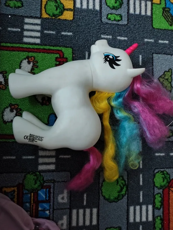 Poney grand format arc en ciel yeux cœur crinière multicouleur - photo numéro 2