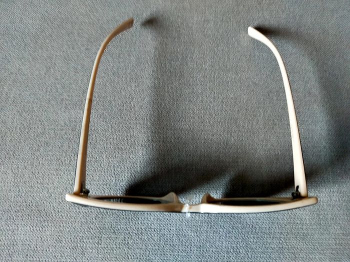 Lunettes de soleil noires et blanches – style œil de chat - photo numéro 4