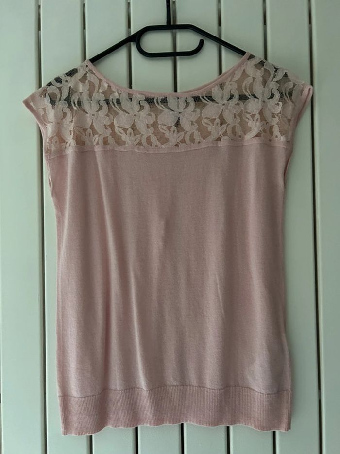Top avec dentelle Naf Naf taille S comme neuf