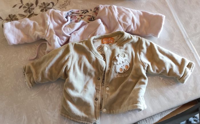 Lot de 2 gilets 1 mois