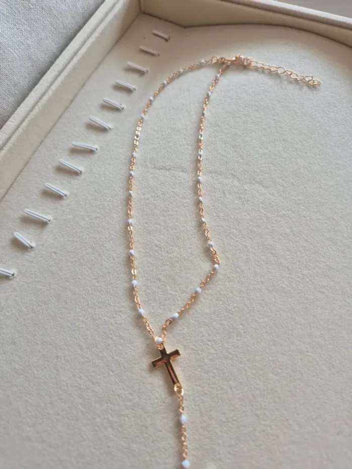 Collier estival style gigi zag avec croix
🌸 en acier inoxydable perles blanches - photo numéro 3