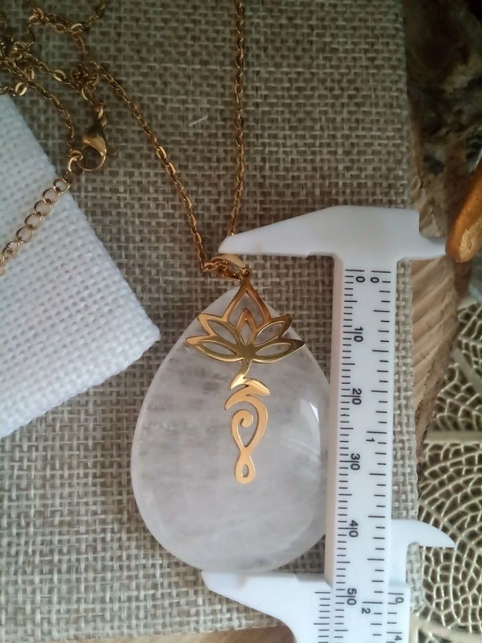 Collier en cristal de quartz et fleur de lotus en acier inoxydable - photo numéro 3