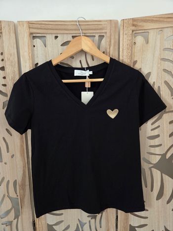 Tee-shirt noir avec cœur brodé doré taille XL