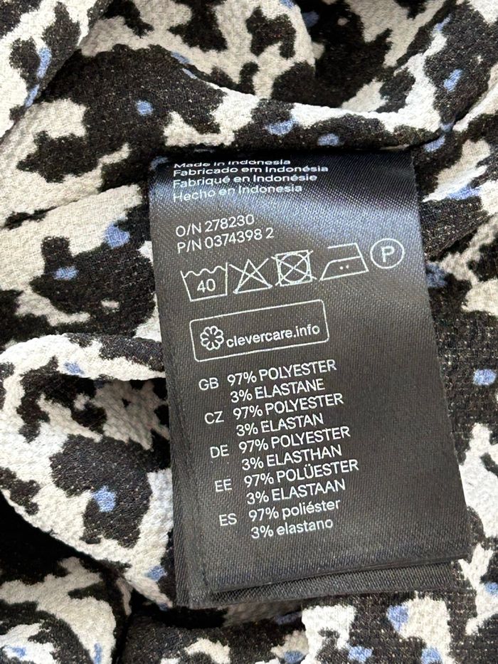 Blouse H&M à manches courtes blanche, noire et bleue à motifs - photo numéro 6