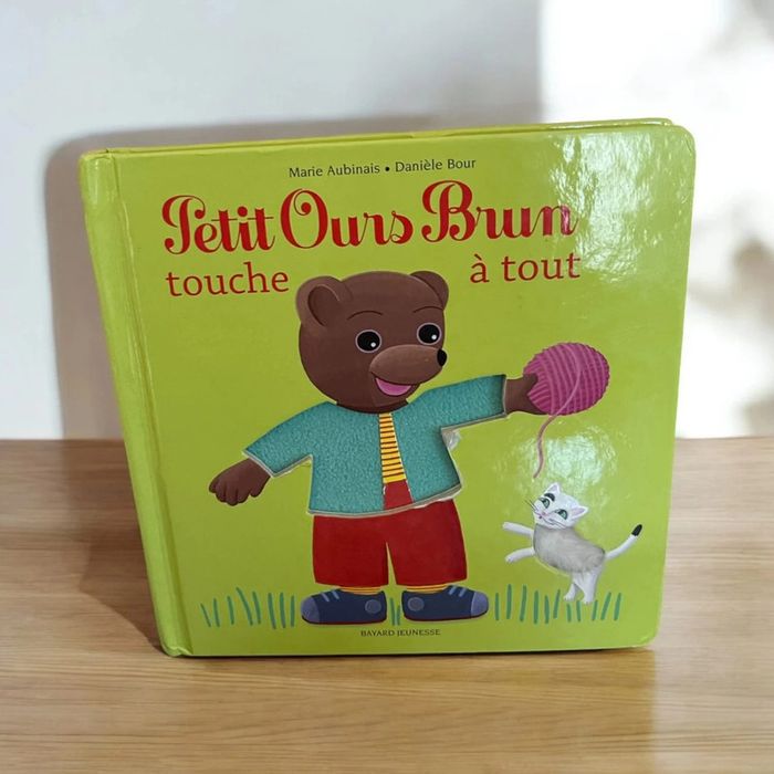 Livre à toucher petit ours brun touche à tout