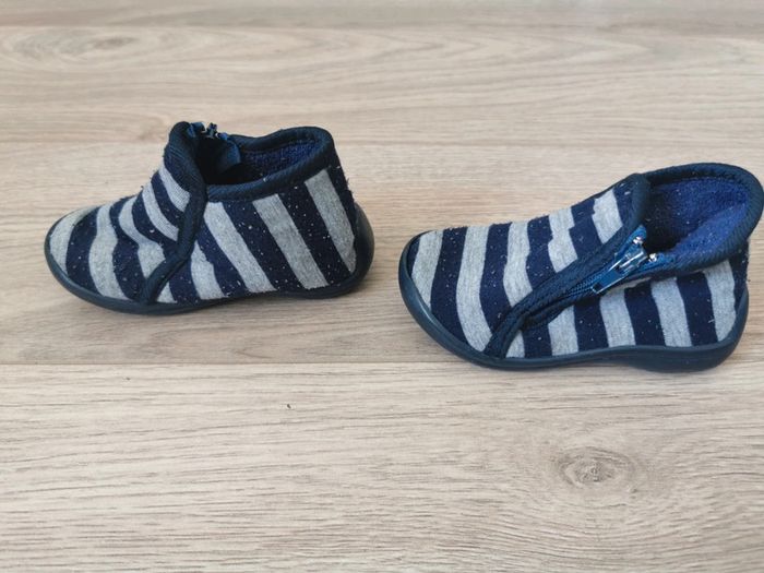 Chaussons taille 20 - photo numéro 3