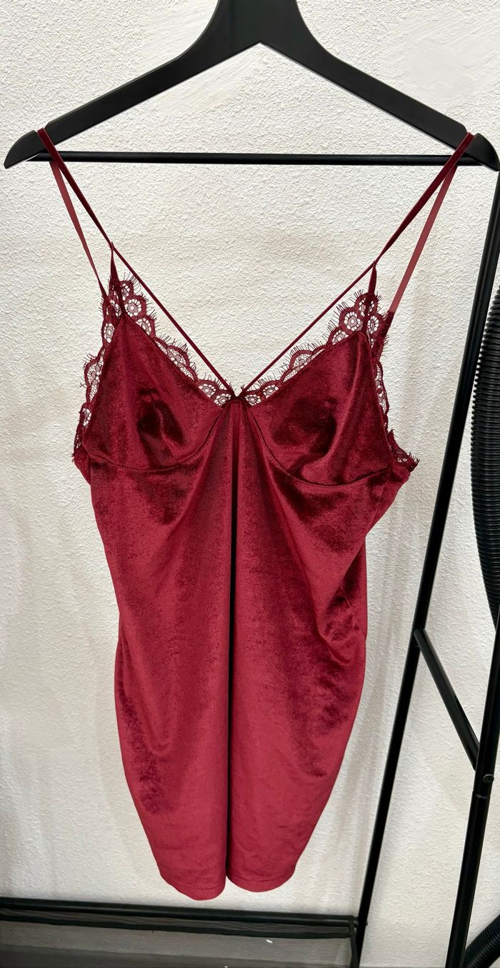 Nuisette à bretelles bordeaux effet velours avec dentelle Undiz - Taille M