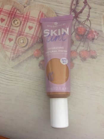 Fond de teint léger unifiant spf30  Essence neuve