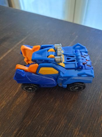 Voiture transformable en dinosaure