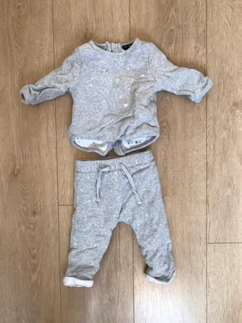 Ensemble jogging pull et pantalon 6 mois