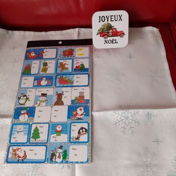 Noël: Boîte métal +80 étiquettes adhésives