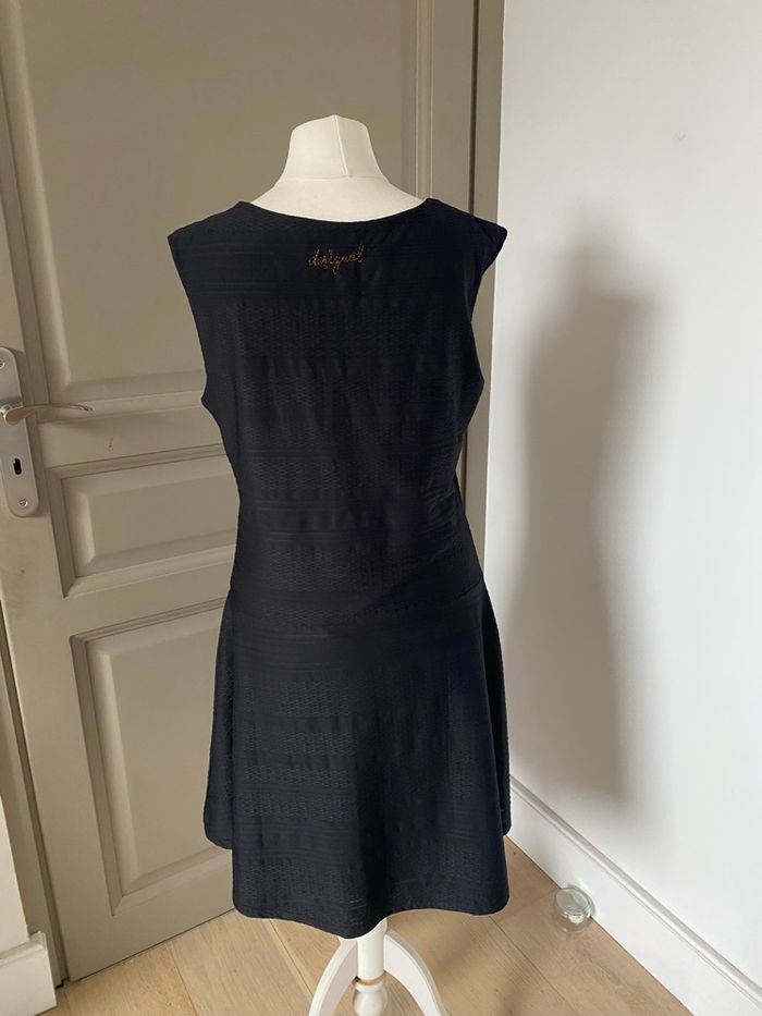 Robe noire Desigual avec une fleur - photo numéro 1