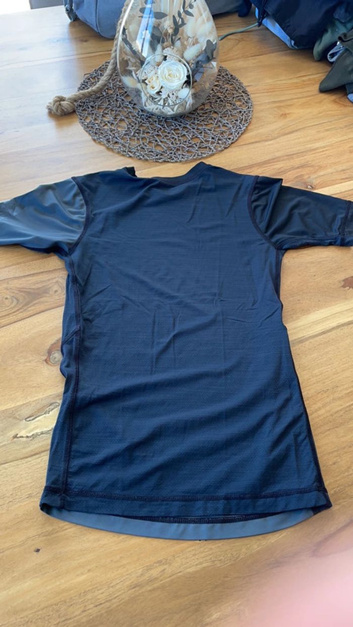 T-shirt reebok Taille M neuf - photo numéro 3