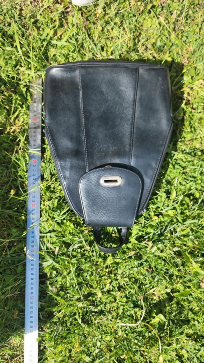 Sac à dos en cuir noir vintage - photo numéro 3