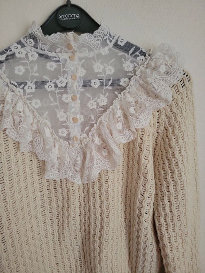 Pull tricot romantique avec volants beige zara