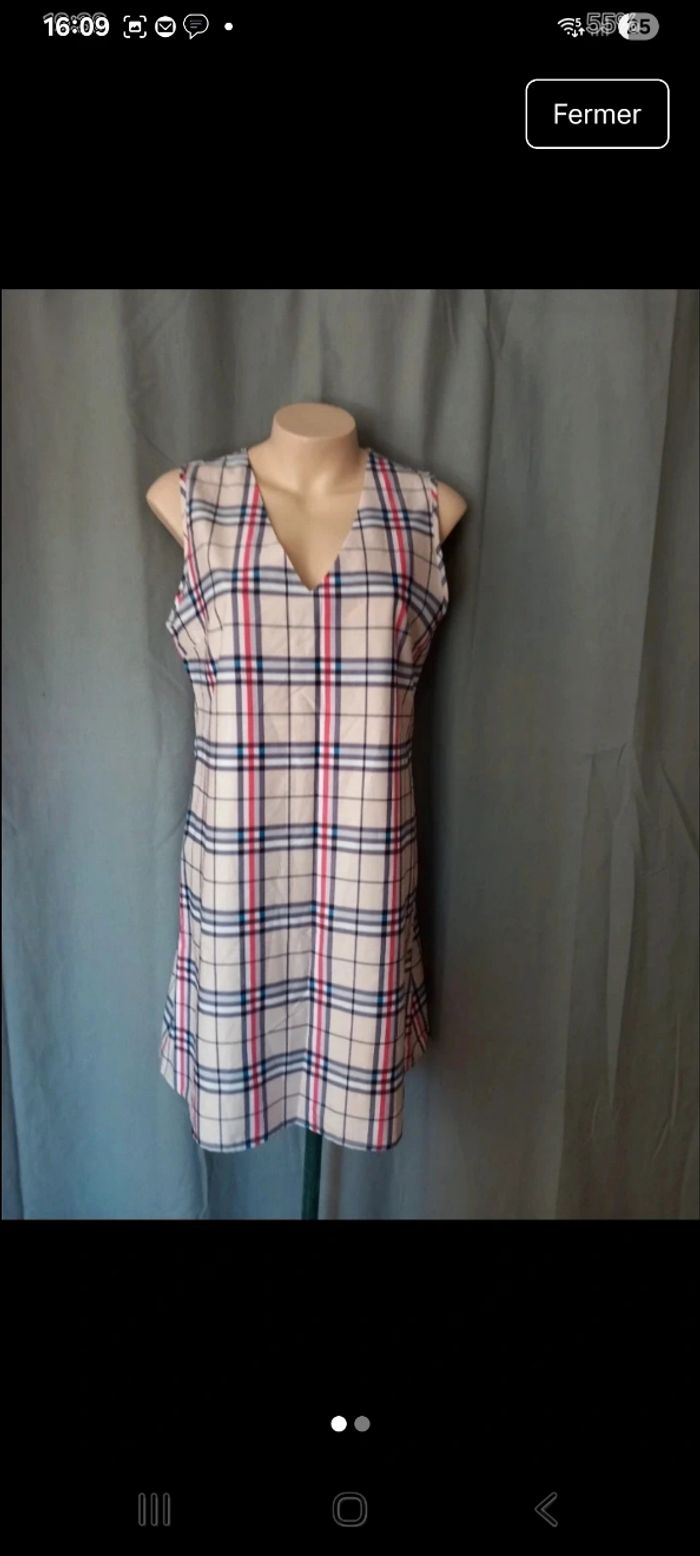 Très jolie robe taille M neuve