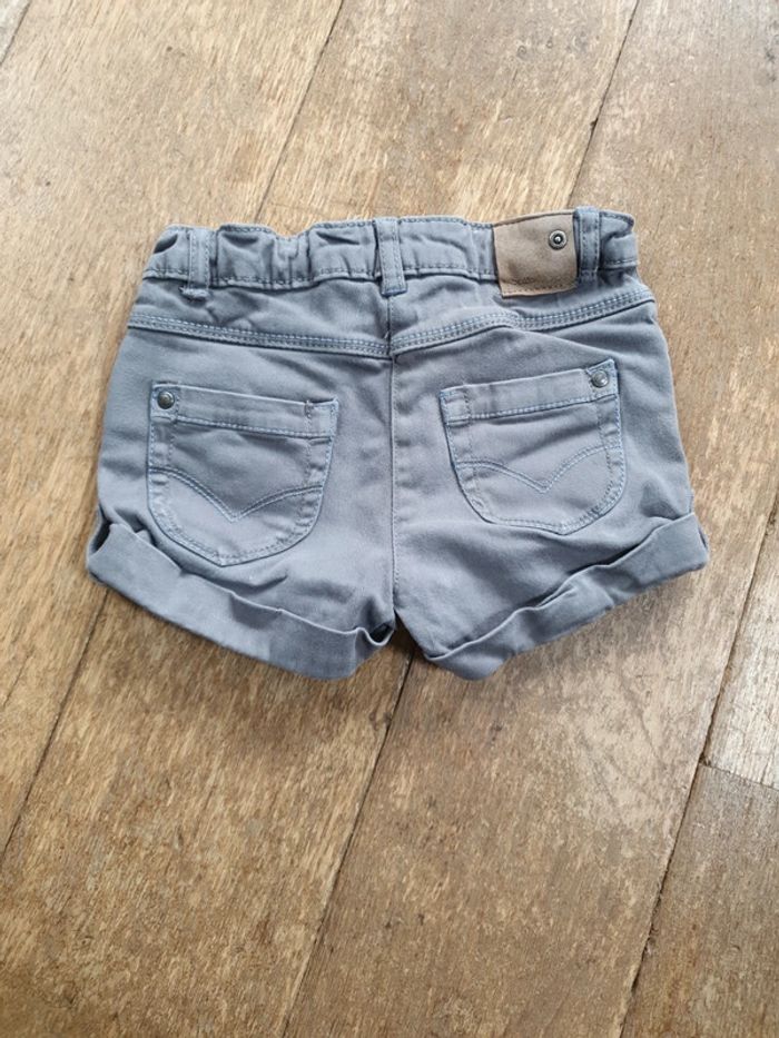 Short gris - photo numéro 2