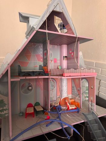 Chalet neige des poupées lol