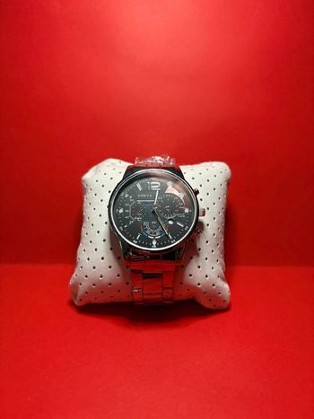 montre Geneva argenté avec cadran noir à quartz pour hommes avec date