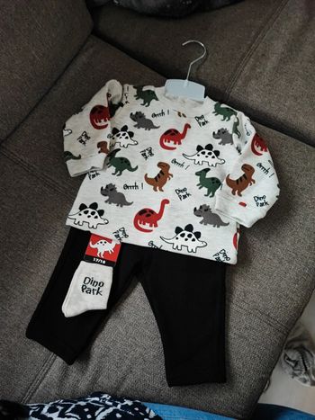 Ensemble pull , jogging, chaussette