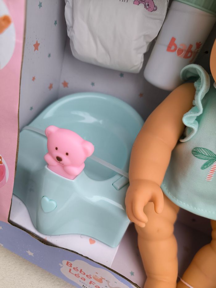 Bébé Léa fait pipi One Two Fun - photo numéro 4