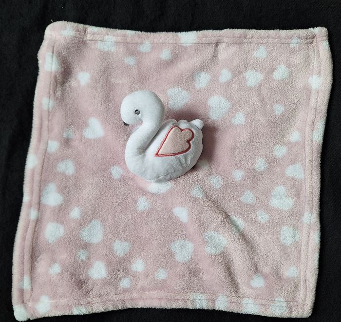 DOUDOU CARRE PLAT CYGNE - ROSE ET COEURS - PRIMARK