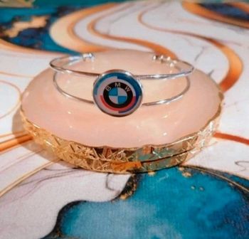 Bracelet manchette BMW 50 ans – Élégance iconique