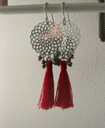 Boucles d’oreilles bohème rouge et argent