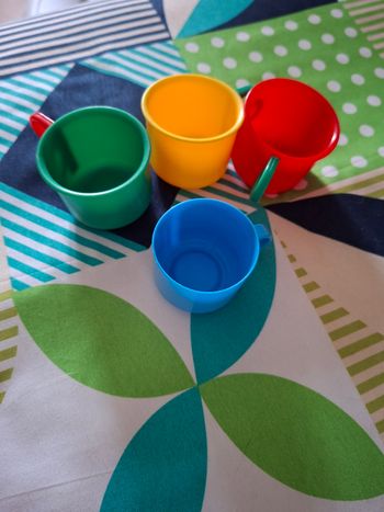 Lot 4 tasses pour dînette 