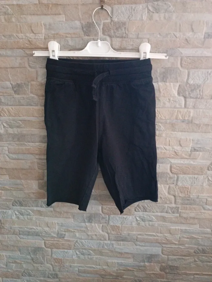 Bermuda noir H&M 6A. - photo numéro 1