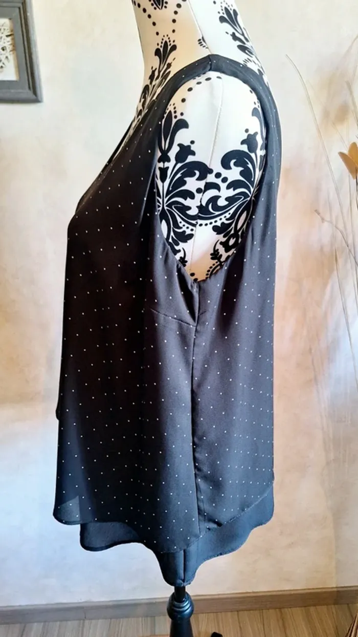 Superbe blouse sans manches Taille 40 comme neuve - photo numéro 2