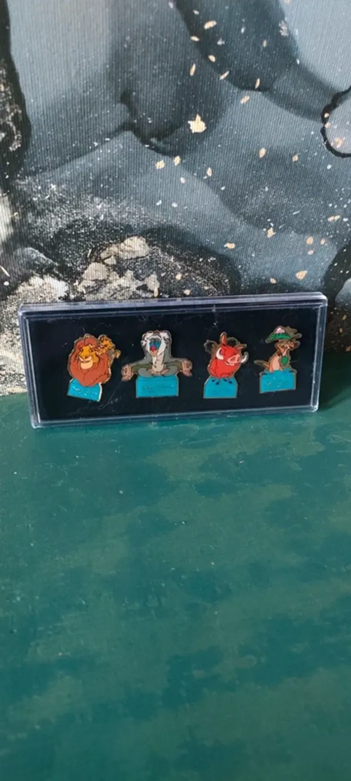 Coffret pins le roi lion Disney