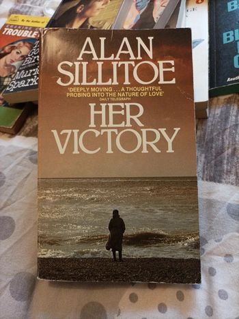 Livre anglais Alan Sillitoe Her Victory