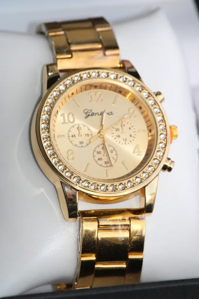 Montre élégante , dorée, marque Geneva + 3 bracelets offerts - photo numéro 4