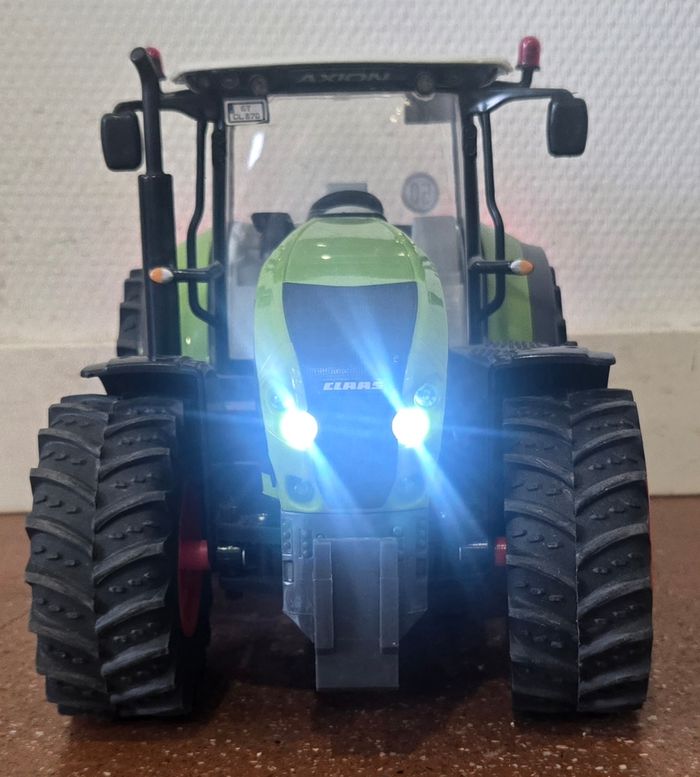 Tracteur radiocommandé Class Axion 870 - photo numéro 5