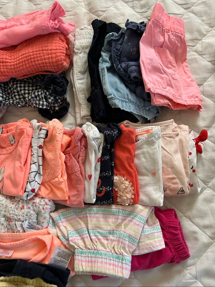 Lot de 37 vêtements fille taille 6 mois - photo numéro 2
