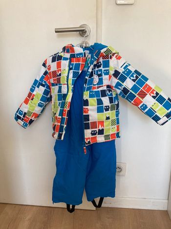 Ensemble de ski bleu avec veste à motifs taille 2 ans