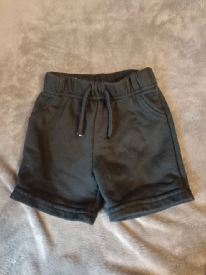 Short noir