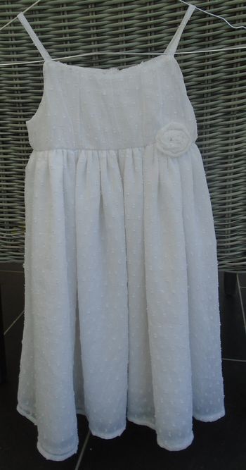 Magnifique robe blanche fille 5 ans (108 cm)