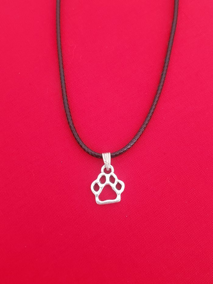 Collier cordon noir réglable patte empreinte animal