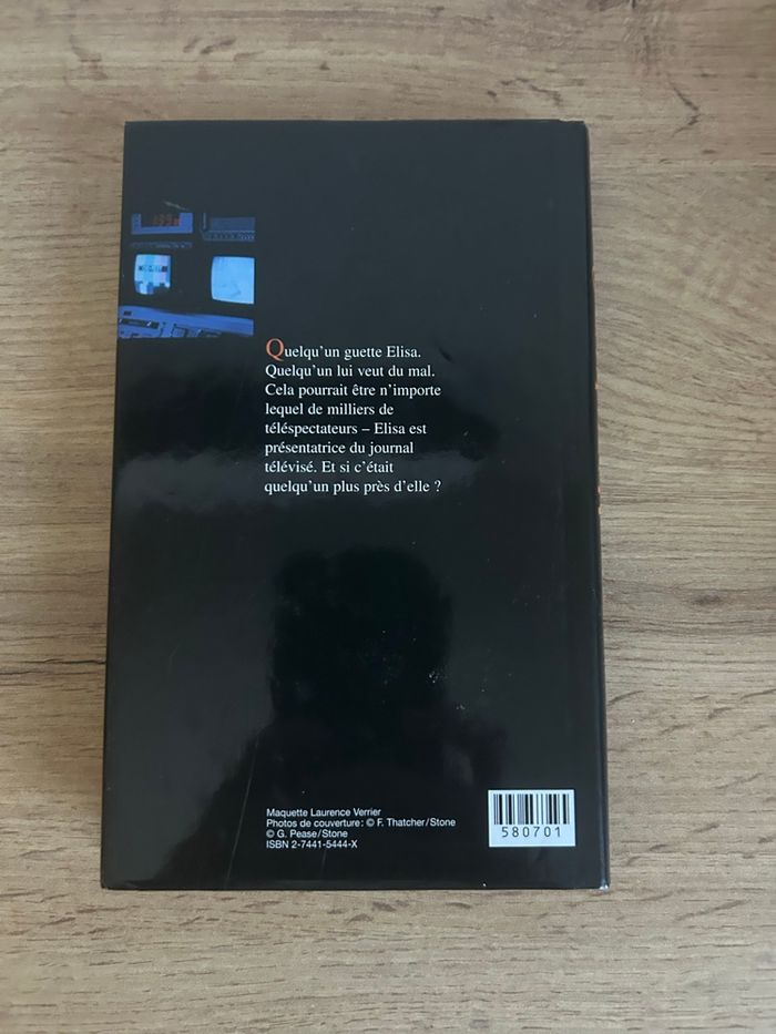 Livre Si près de vous - Mary Jane Clark - photo numéro 2