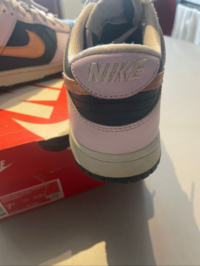 Nike Dunk mauve et grise - photo numéro 4