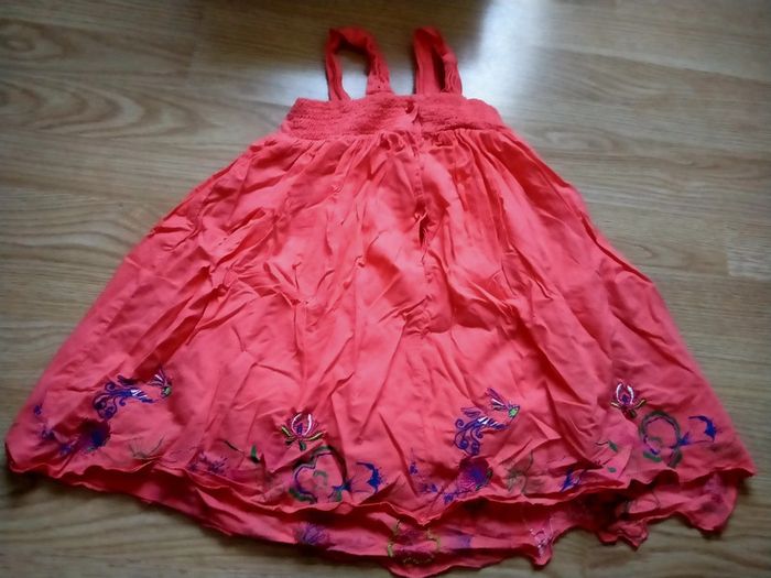 Robe orange a Fleurs. Marese.
Taille 3 ans - photo numéro 7