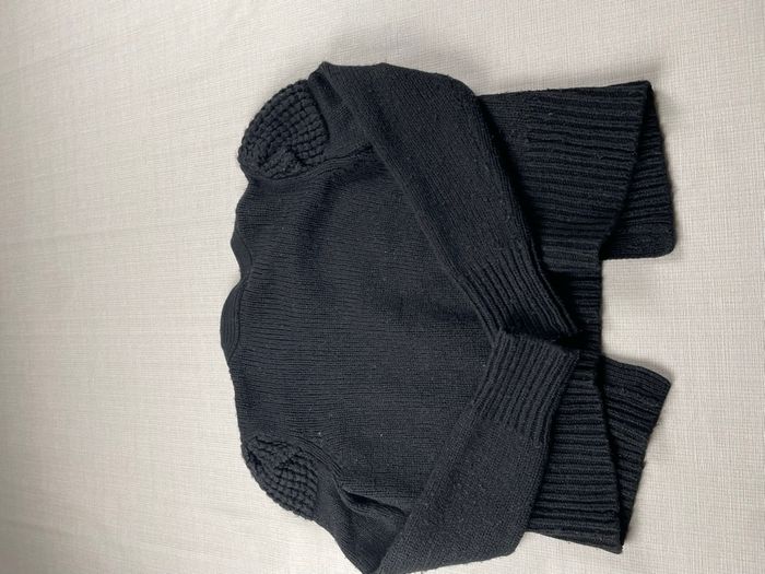 Gilet vintage maille noire femme – boutons – épaules texturées – chic rétro - photo numéro 4