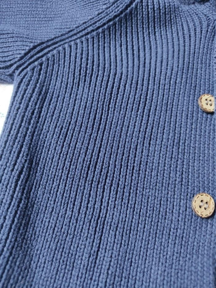 Gilet épais en laine bleu marine mixte Bees - Taille 9 mois - Très bon état - photo numéro 2