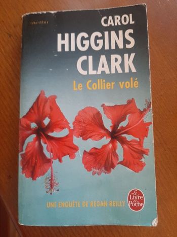 Livre le collier volé