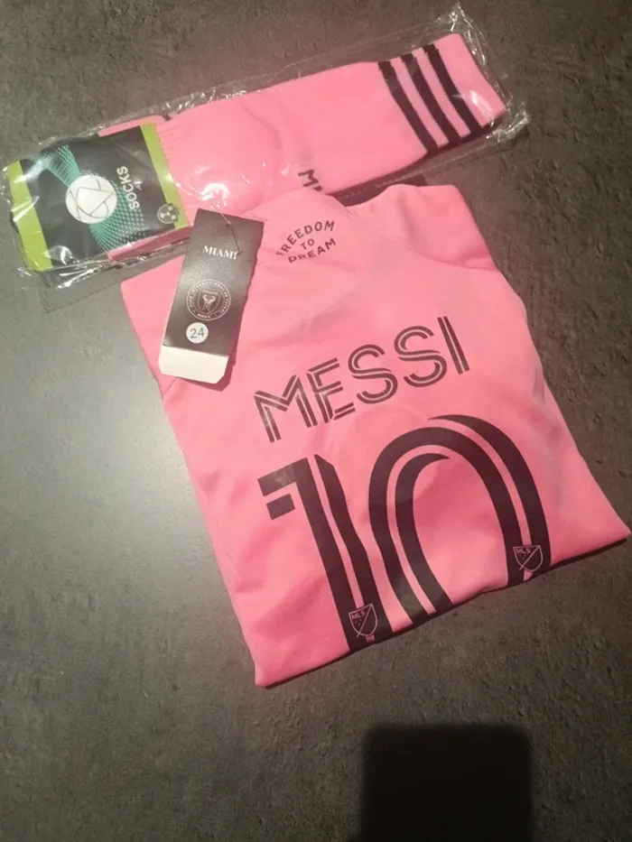 Tenue foot Léo Messi Inter Miami rose. T.24 - photo numéro 4