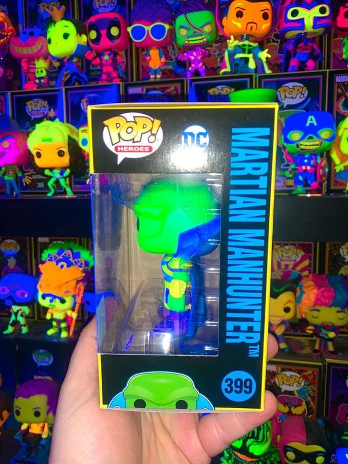 Funko Pop DC Imerial Palace Blacklight 399 Martian Manhunter - photo numéro 4