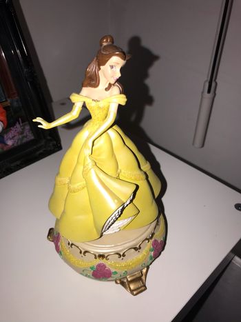 figurine musicale princesse DisneyLand Paris Belle  .