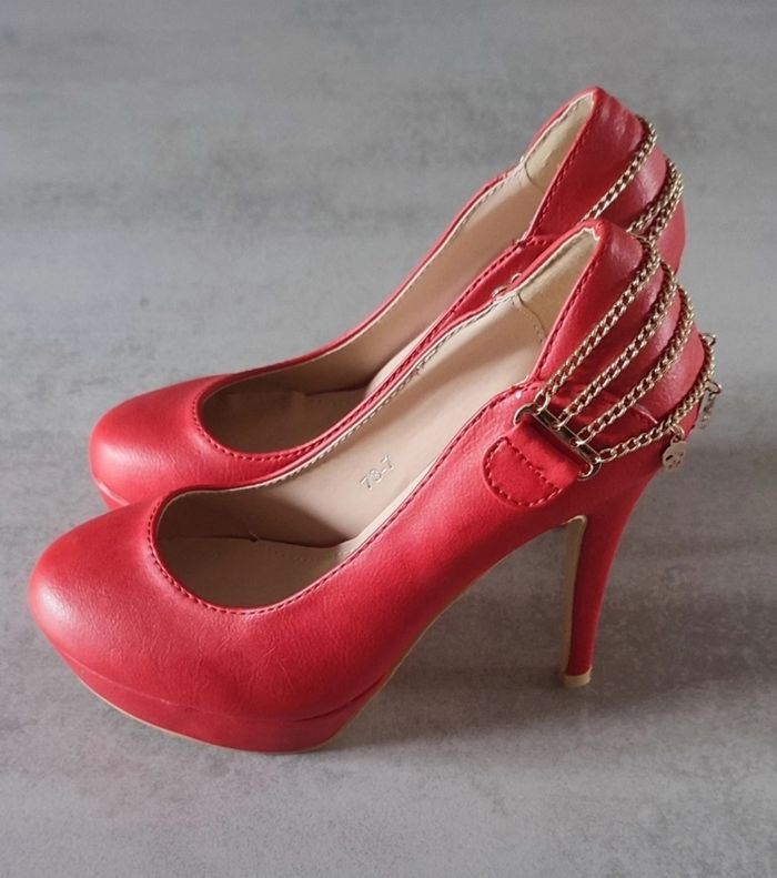 Chaussures à talon rouge chaînette taille 37 - photo numéro 2
